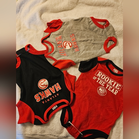 NBA Other - NWT Atlanta Hawks One-piece. 3 Piece Set. Size: 6/9M.